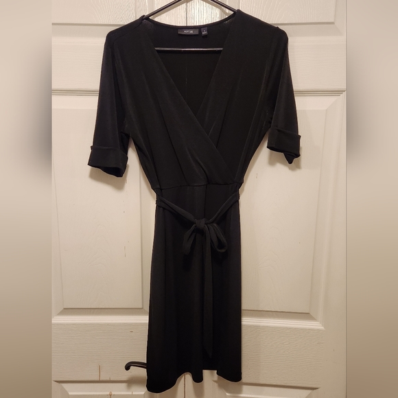 💚 Small LITTLE BLACK DRESS - Picture 2 of 3